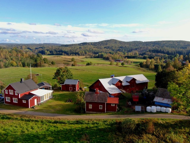 The Hagen Family Farm (photo from their website) hagen_farm